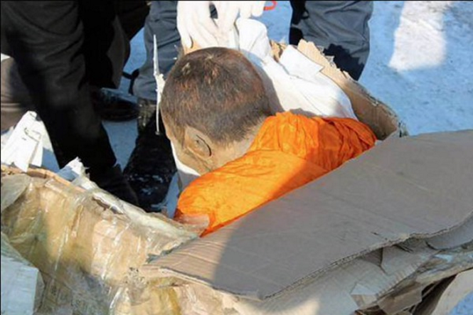 Ученые обнаружили 200-летнего мумифицированного монгольского монаха в "глубоком медитативном трансе"