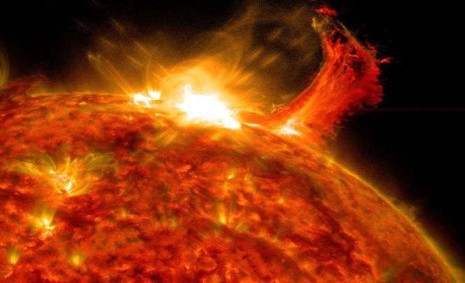 Вспышка на Солнце привела к мощной магнитной буре на Земле