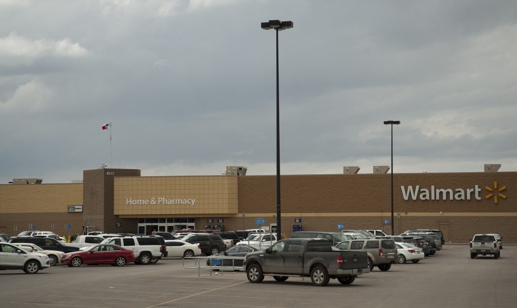 Техасцы обвиняют секретный военный захват в закрытии Walmart и секретных туннелей