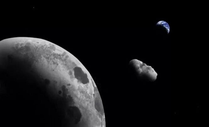 Кусок Луны размером с колесо обозрения движется по орбите вблизи Земли