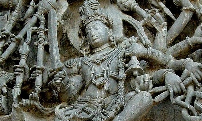 Храм Ченнакешава в Белуре богато украшен сценами из Рамаяны Махабхараты и Пуран