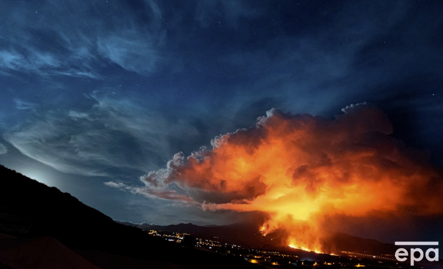 На Ла-Пальме произошло извержение вулкана VEI-3, поскольку активность снова растет. Обновление на 21.11.2021 г.