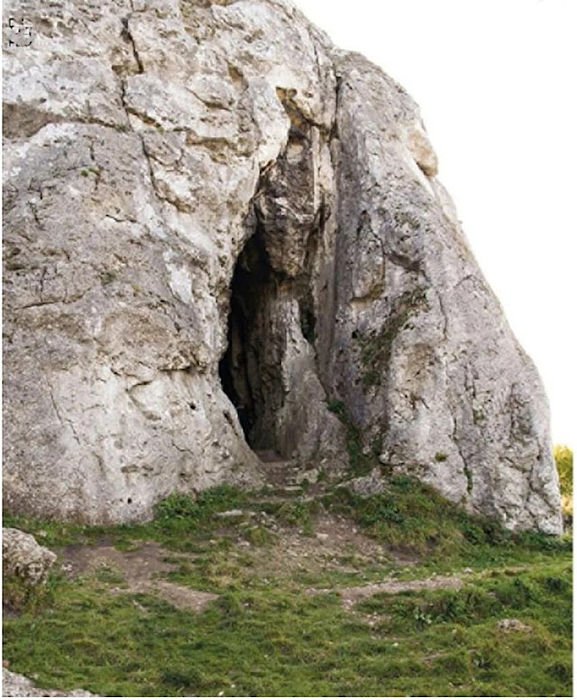 Кулон из слоновой кости, возраст которого составляет 41 500 лет, - старейшее свидетельство того, что люди украшали украшения в Евразии