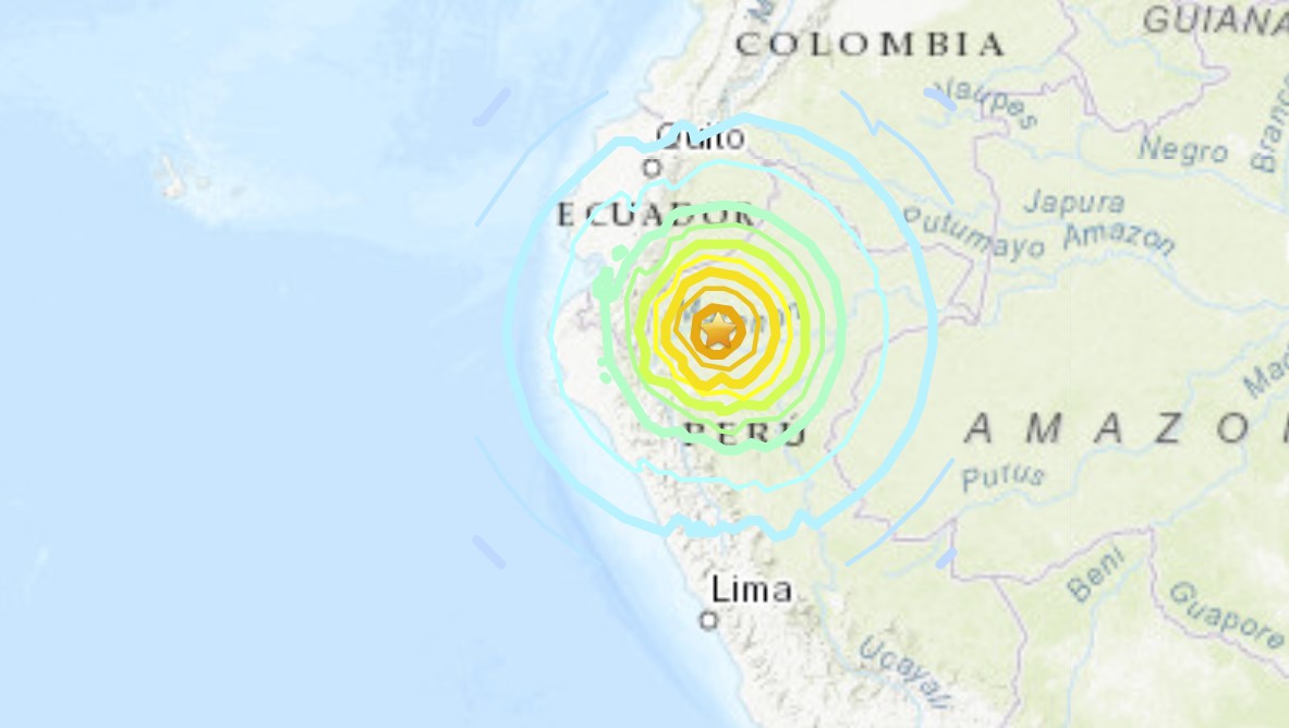 В Перу произошло сильное землетрясение M7.5, разрушающее здания на видео и фотографиях