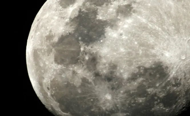 Пожирательница спутников: жутковатая теория происхождения Луны.