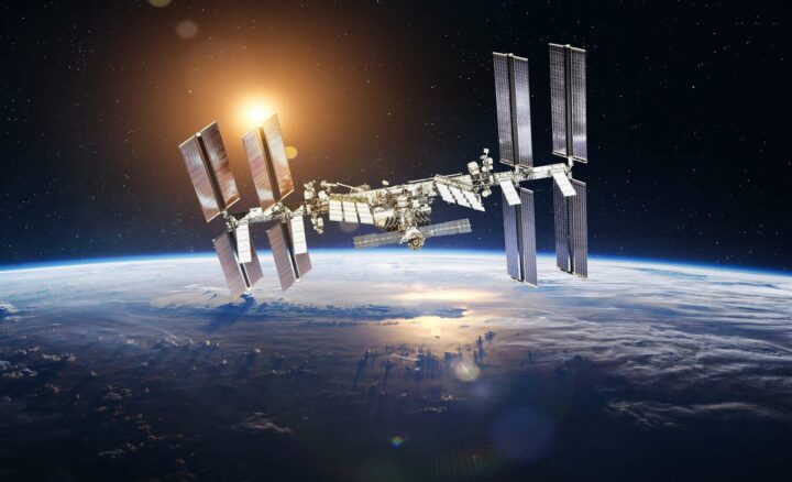 Загадочный космический мусор заставил астронавтов МКС укрыться на спасательных машинах
