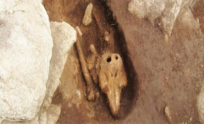 Археологи обнаружили поистине странное захоронение на средневековом кладбище.