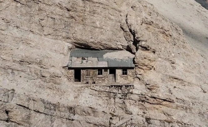 Кто построил дом в отвесной скале на высоте в 2,7 км