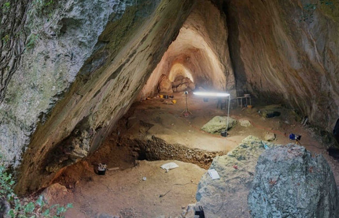 В европейской пещере обнаружено захоронение украшенного младенческой девочки возрастом 10000 лет
