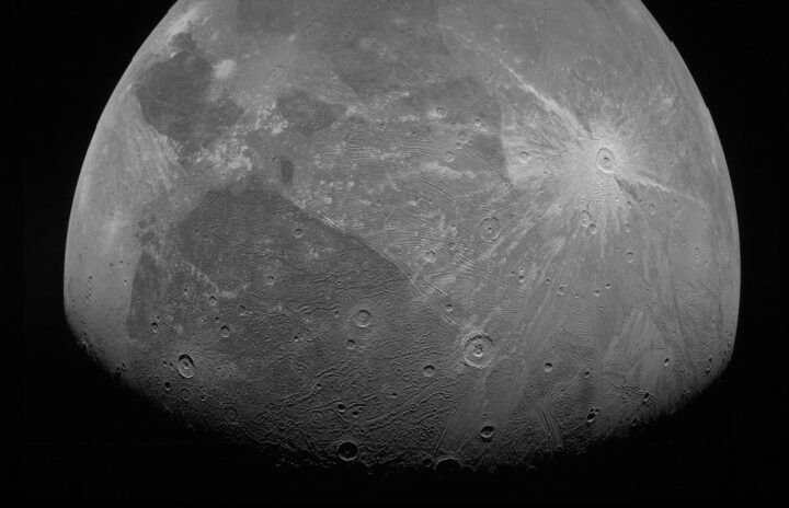 Космический корабль НАСА записал жуткий звук, исходящий от луны Юпитера Ганимеда