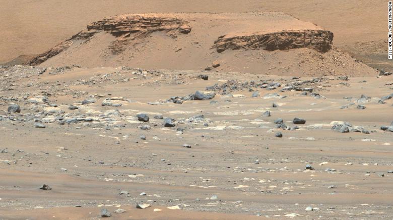 Марс лавовые потоки озеро кратер