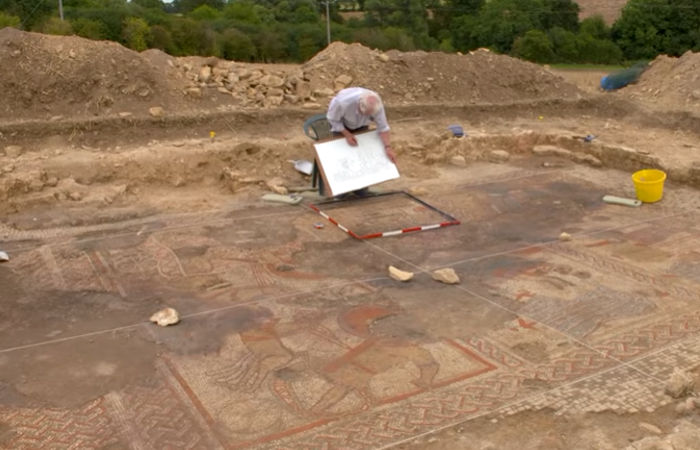 Редкая римская мозаика с изображением приключений греческого героя Ахилла, обнаруженная в Ратленде, Великобритания
