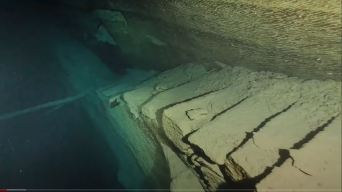 Обнаруженная Тысячелетняя капсула времени в пещере оказалась складом неизвестной цивилизации.