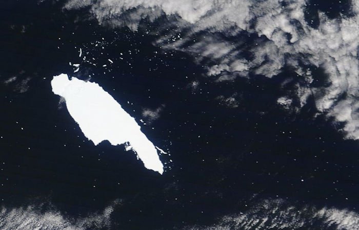 Спутники показывают, что «Мега-Айсберг» выбросил 152 миллиарда тонн пресной воды в океан, проходя мимо Южной Георгии
