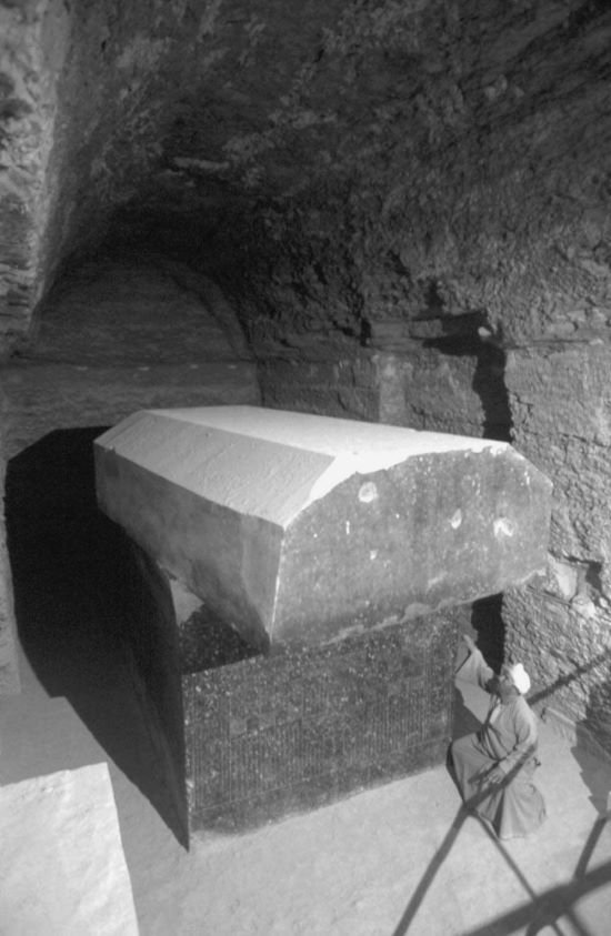Освещение Саккары: потрясающая теория предназначения саркофагов Серапеума