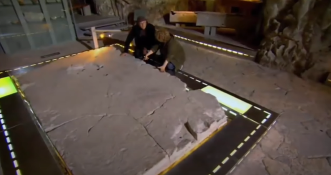 «Неуместные» артефакты: Ученые обнаружили в Галилее стеклянную плиту весом в 9 тонн