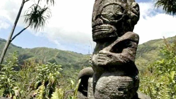 Древние статуи, обнаруженные во Французской Полинезии, изображают необычную инопланетную расу