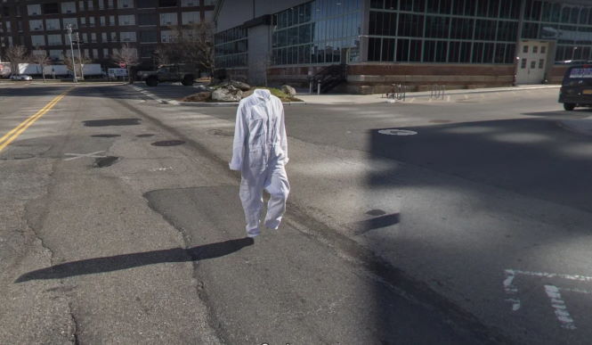 Странные снимки из Google Maps. Человек-невидимка или призрак?