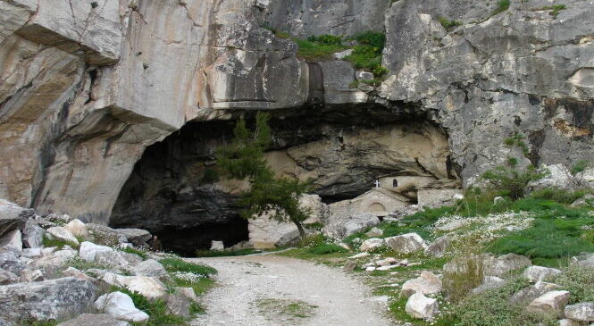Что скрывается в сердце пещеры Давелис?