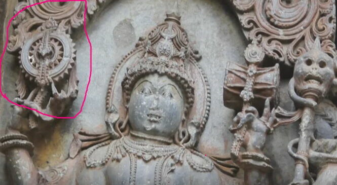 Странные артефакты в руках индийских божеств: древние статуи против официальной истории