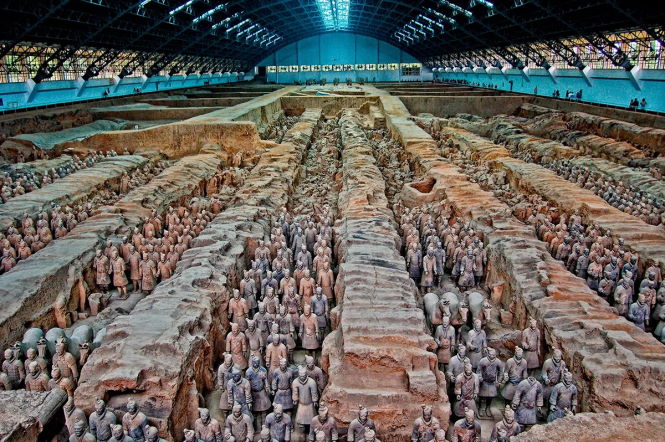 Китайские военные охраняют древние сооружения, которым более 8000 лет