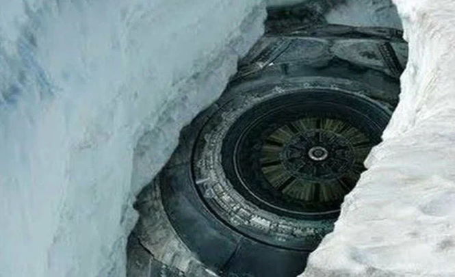 Гигантский НЛО погребен во льдах Антарктиды?