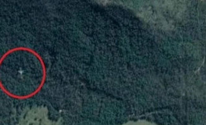Пользователи Google Maps нашли самолет в тропическом лесу
