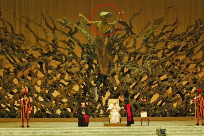 «Засланец из космоса», шумерские статуэтки, Папский Зал в Ватикане — что их объединяет?