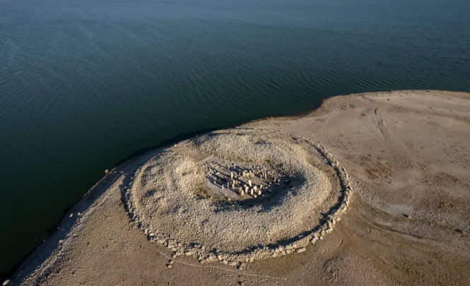 Исторические памятники появляются на поверхности, поскольку сильная засуха опустошает водохранилища Испании