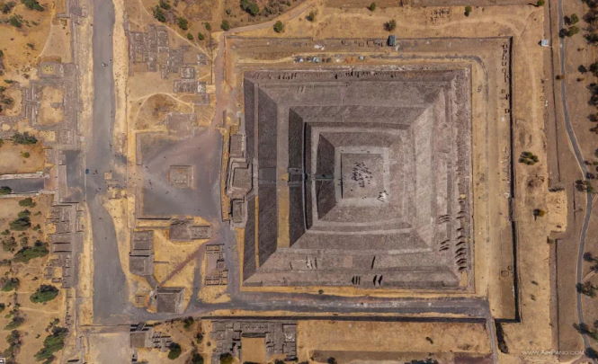 Пирамида Солнца: жертва варварской "реставрации"