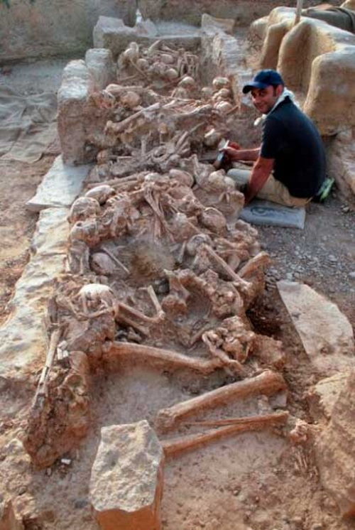 Загадочные вытянутые черепа обнаружены на странном иранском кладбище эпохи неолита