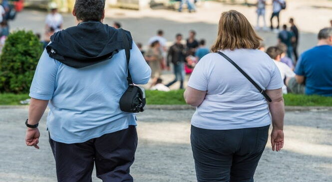 Эксперт объяснила, почему после 40 лет люди быстрее набирают вес