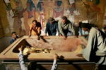 В погребальной камере Тутанхамона находится гробница Нефертити