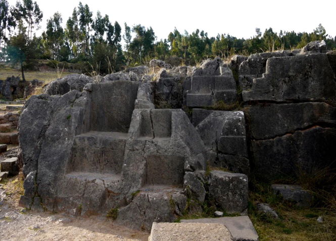 Выемки в скалах Перу — ниши для установки древних технологий?