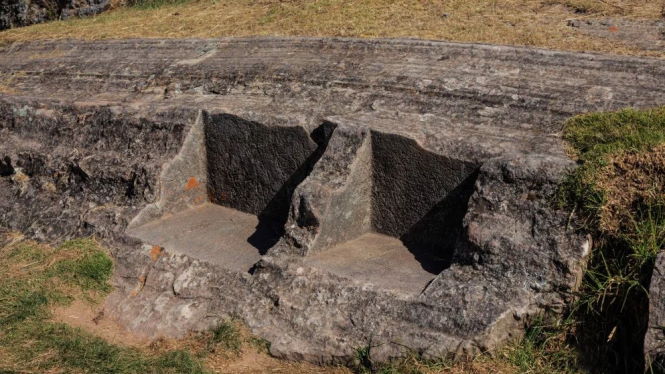 Выемки в скалах Перу — ниши для установки древних технологий?
