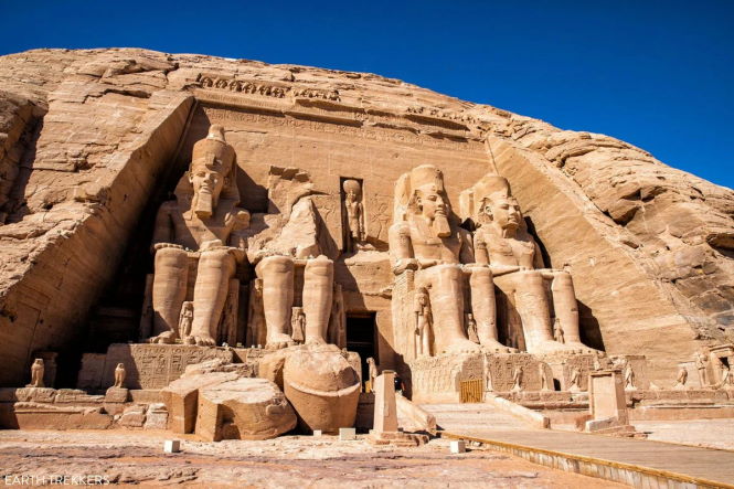 Кого отпугивали древние поющие статуй Абу-Симбел