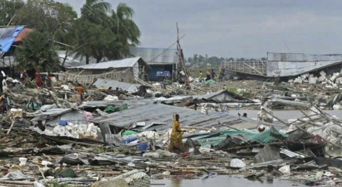Смертельный циклон Ситранг оставил без электричества миллионы людей в Бангладеш, 28 человек погибли