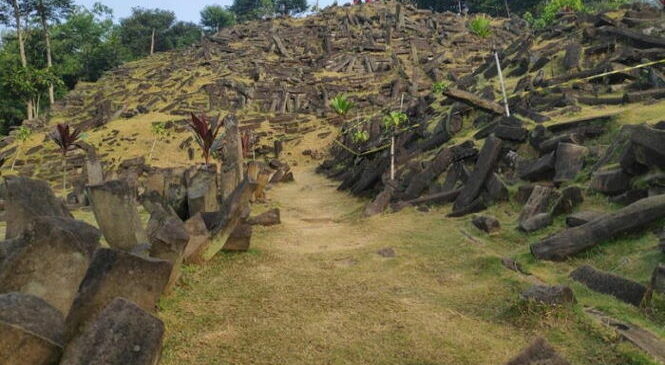 Гигантская пирамида древней цивилизации в Гунунг Паданге