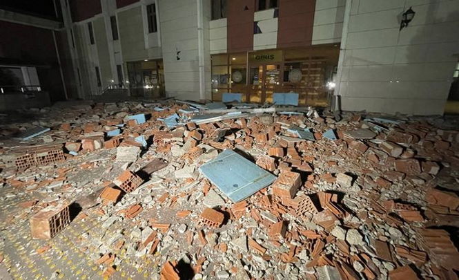 Последствия мощного землетрясения в Турции