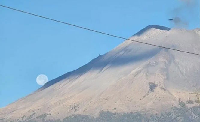 Сфотографирован НЛО, пролетающий над вулканом Попокатепетль