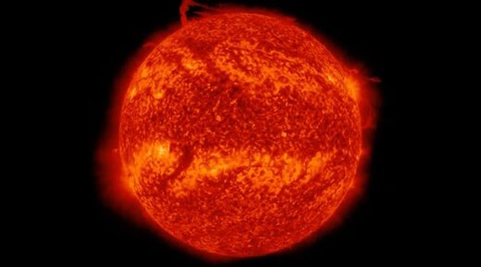 Солнечный торнадо: Странное явление зафиксировано на Солнце
