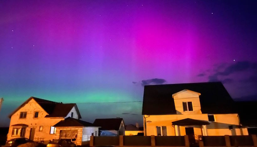 Загадочное северное сияние: магнитная буря вызвала красочное явление в ночном небе