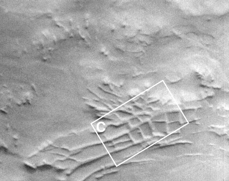 На снимках Марса обнаружены следы древних цивилизаций