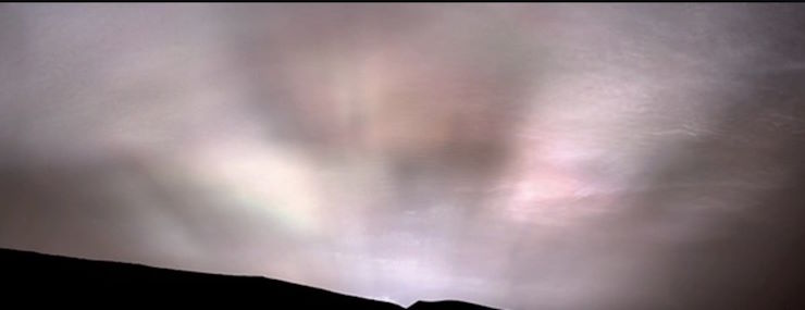 Марсоход Curiosity сфотографировал живописные облака на Марсе