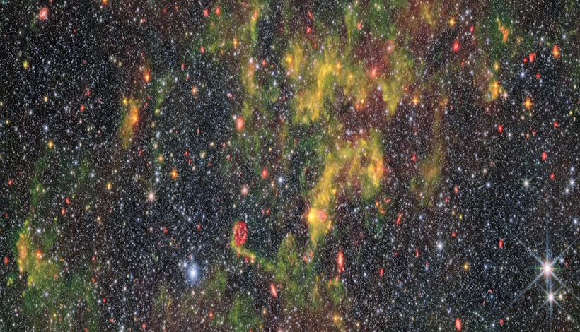 Иррегулярная галактика NGC 6822 в объективе Джеймса Уэбба