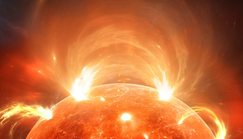 Солнечная вспышка одновременно поражает Землю, Луну и Марс