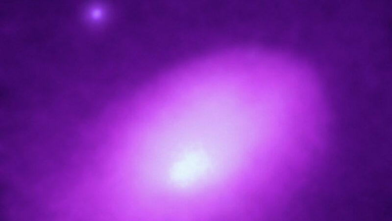 Астрономы обнаружили новый компонент радиогало в скоплении галактик