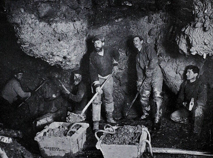 В 1860 году геологоразведчики обнаружили пещеру, населенную неизвестными существами. Индейцы считают их духами земли.
