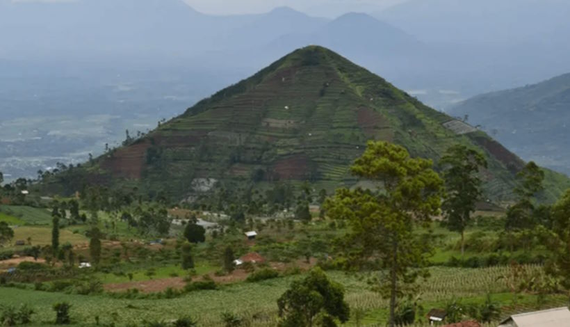 Пирамида возрастом 25 000 лет в Индонезии, вероятно, была создана не людьми