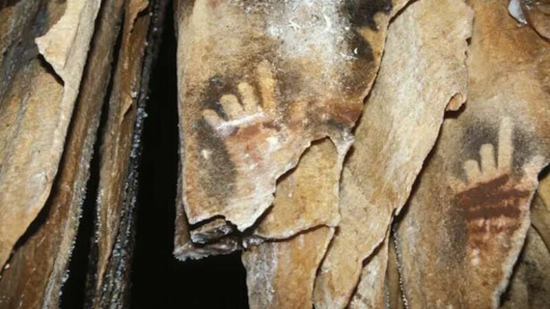 Шокирующая загадка археологии: почему на древних отпечатках рук не хватает пальцев?